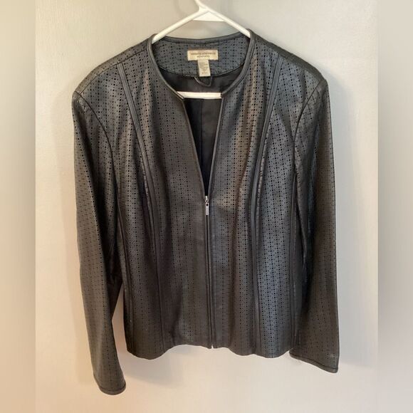 VALERIE STEVENS SIZE LARGE BLACK PERFORATED LEATHER ZIP COLLARLESS JACKET - Picture 2 of 8